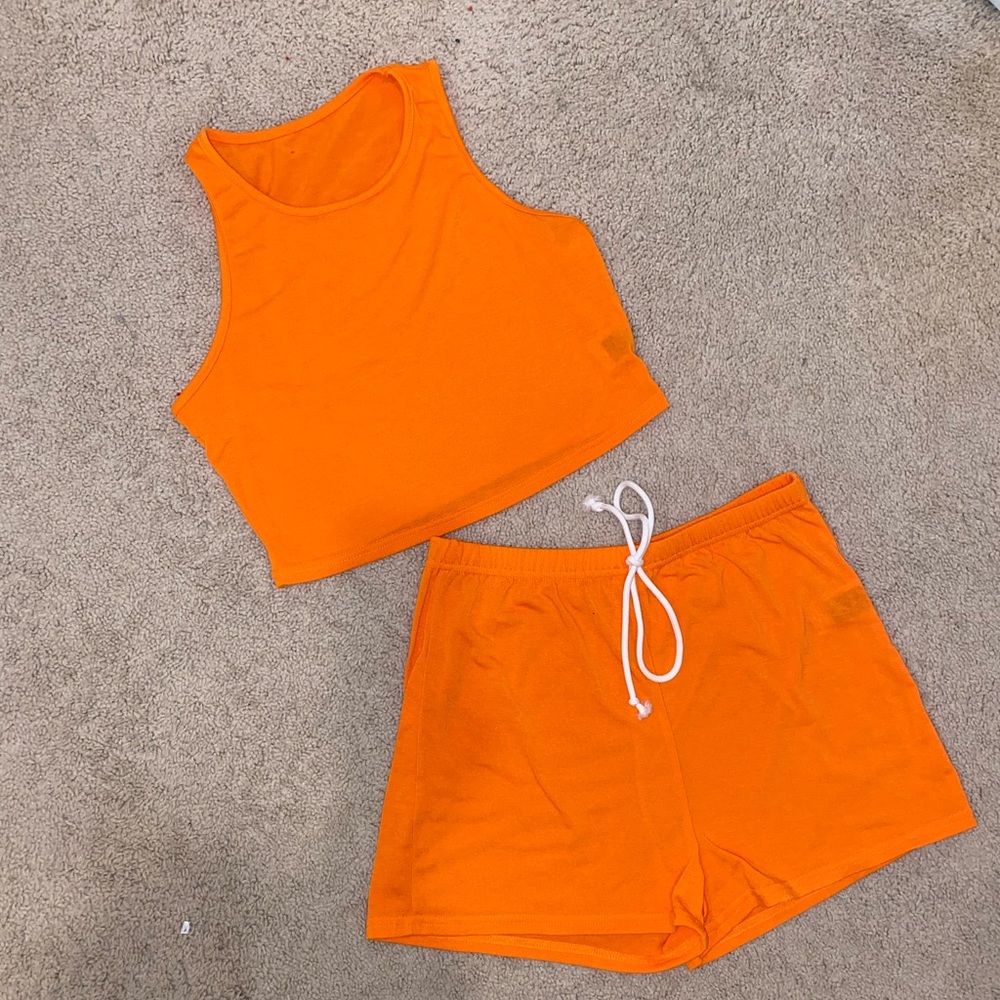 2-piece Orange crop top and shorts